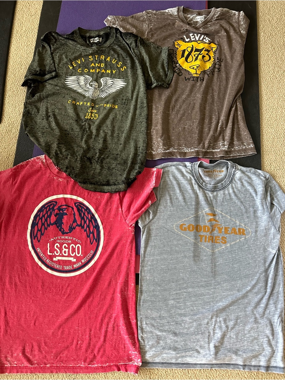 Men’s Graphic T-Shirts. Size M